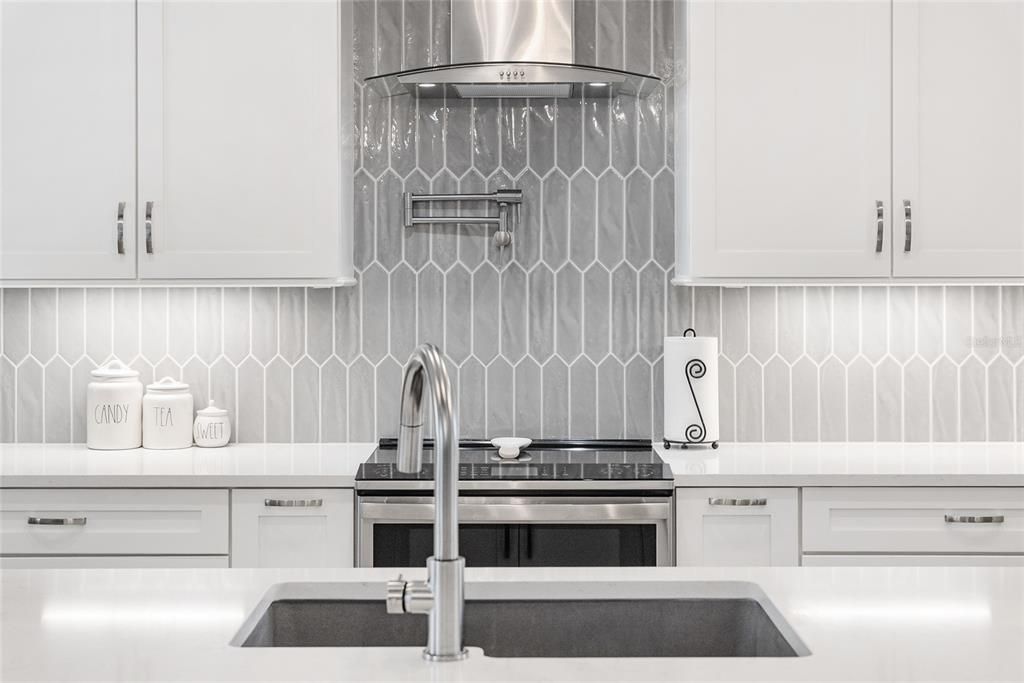 На продажу: $1,149,000 (4 спален, 2 ванн, 2840 Квадратных фут)