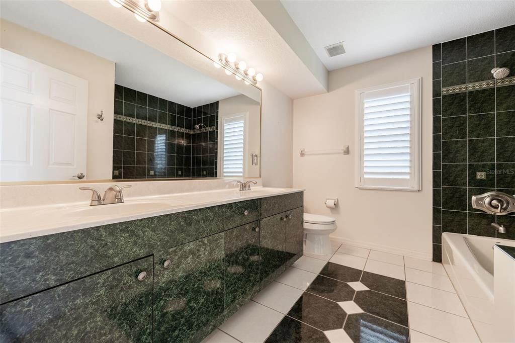 For Sale: $997,000 (4 beds, 3 baths, 4746 Square Feet)