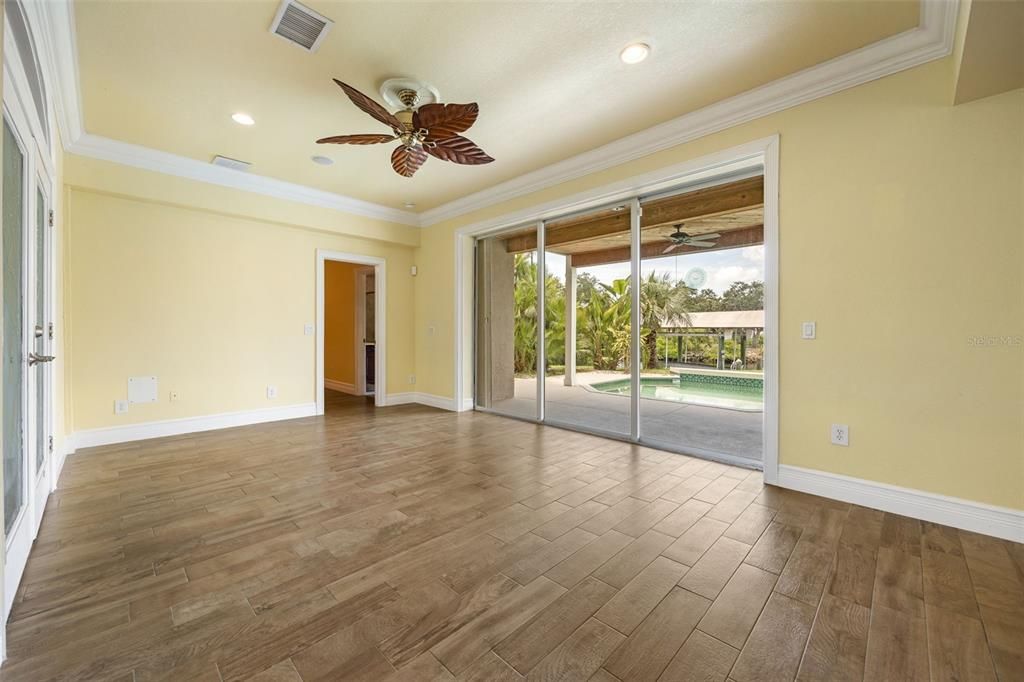 For Sale: $997,000 (4 beds, 3 baths, 4746 Square Feet)