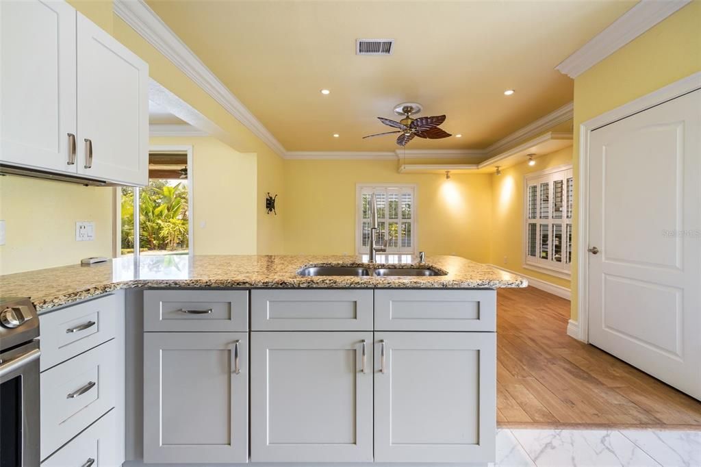 For Sale: $997,000 (4 beds, 3 baths, 4746 Square Feet)