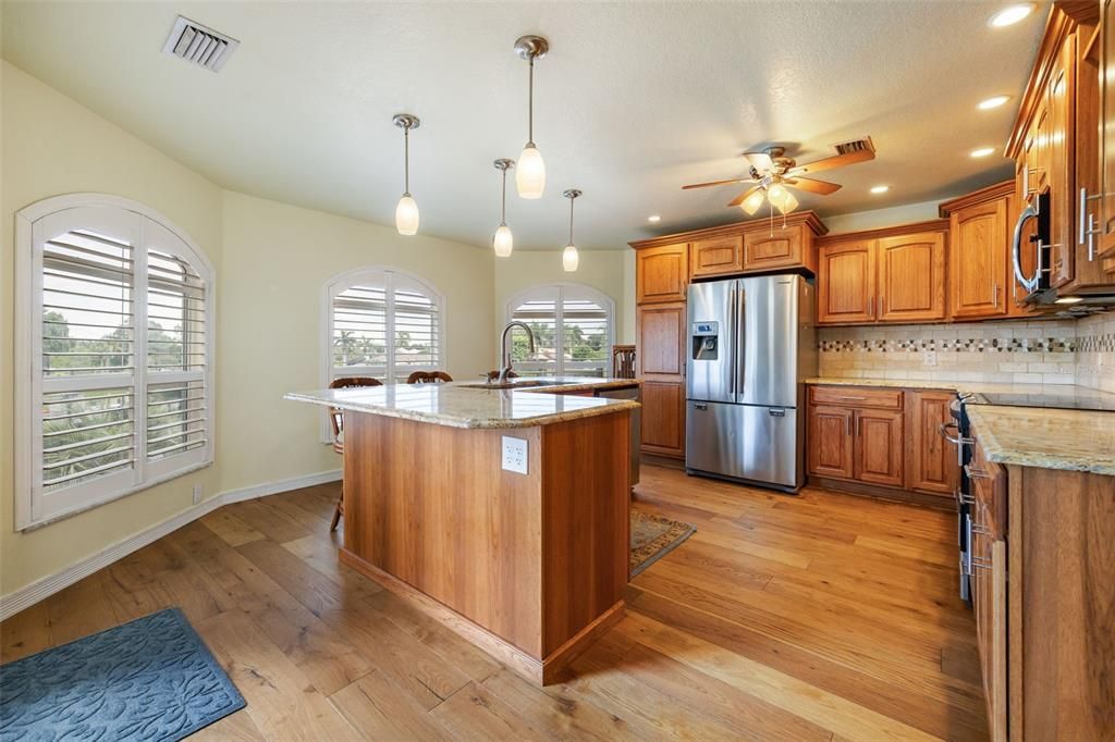 For Sale: $997,000 (4 beds, 3 baths, 4746 Square Feet)