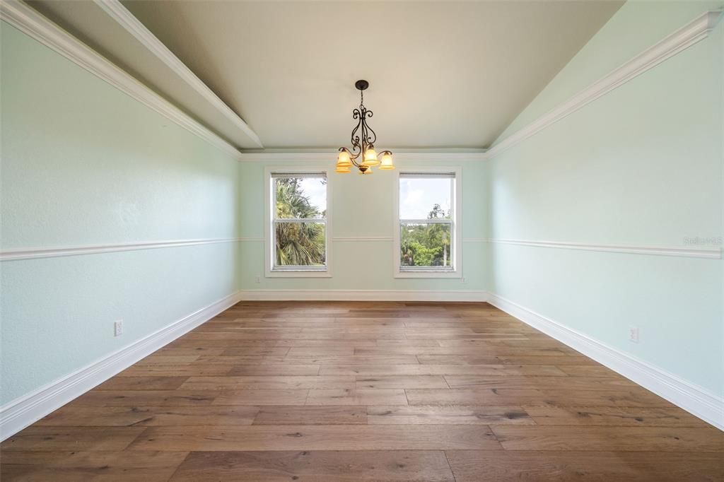 For Sale: $997,000 (4 beds, 3 baths, 4746 Square Feet)