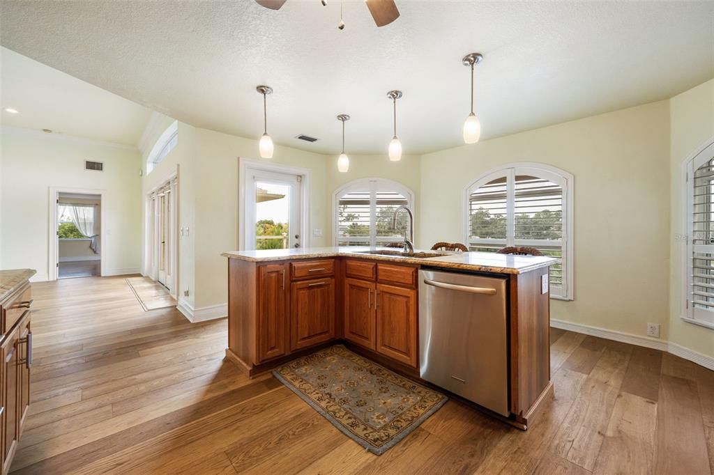 For Sale: $997,000 (4 beds, 3 baths, 4746 Square Feet)