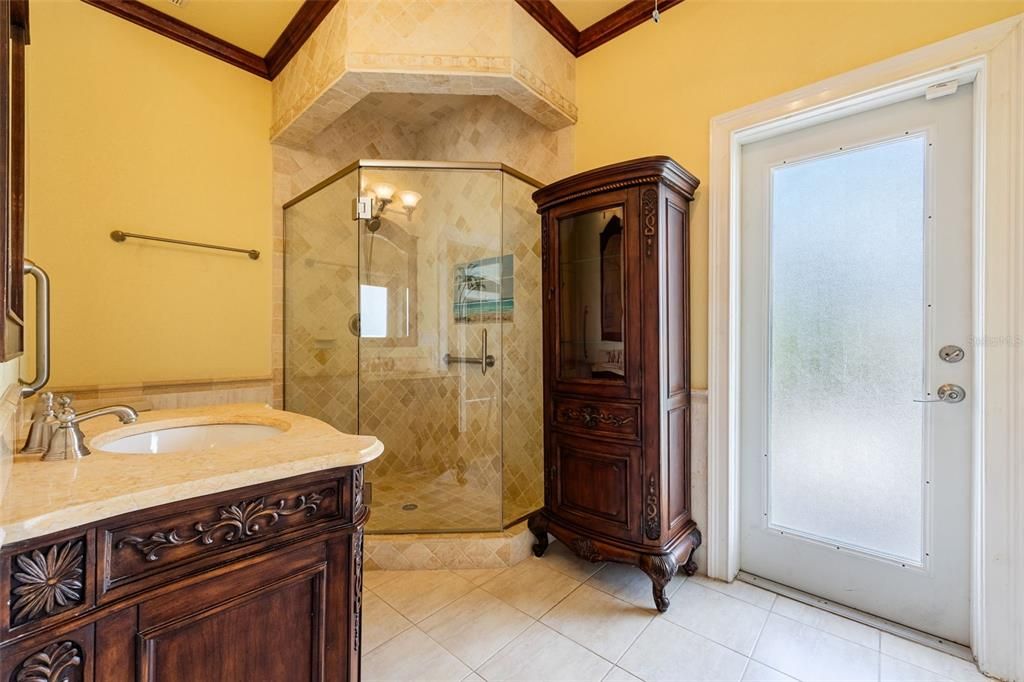 For Sale: $997,000 (4 beds, 3 baths, 4746 Square Feet)