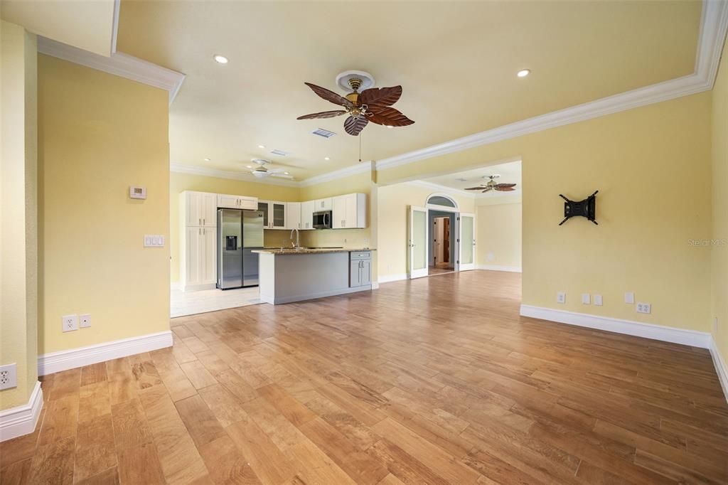 For Sale: $997,000 (4 beds, 3 baths, 4746 Square Feet)