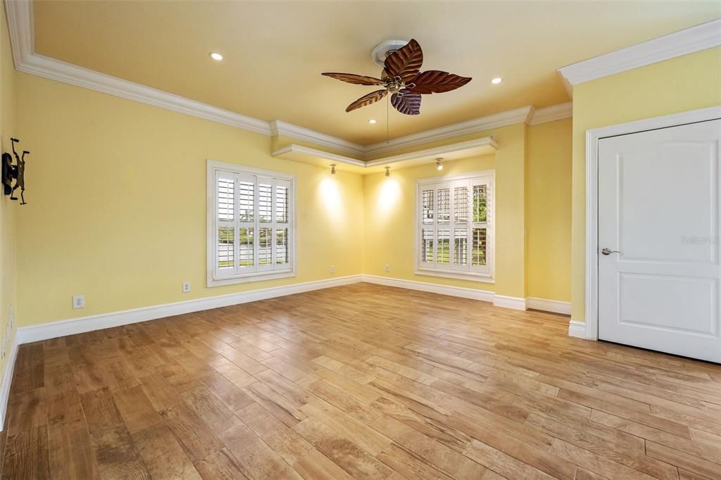 For Sale: $997,000 (4 beds, 3 baths, 4746 Square Feet)