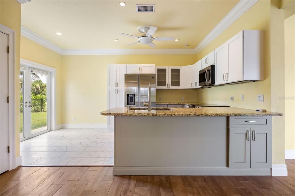 For Sale: $997,000 (4 beds, 3 baths, 4746 Square Feet)