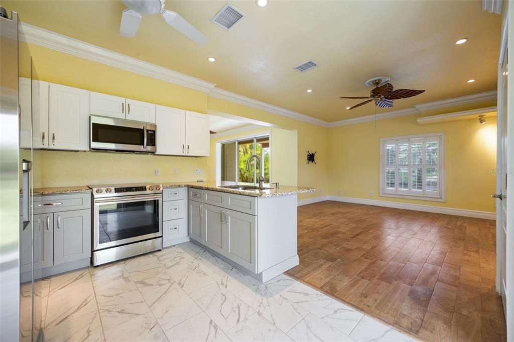 For Sale: $997,000 (4 beds, 3 baths, 4746 Square Feet)