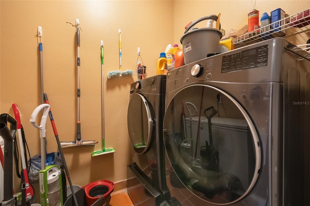 合同活跃: $3,500 (4 贝兹, 3 浴室, 2598 平方英尺)