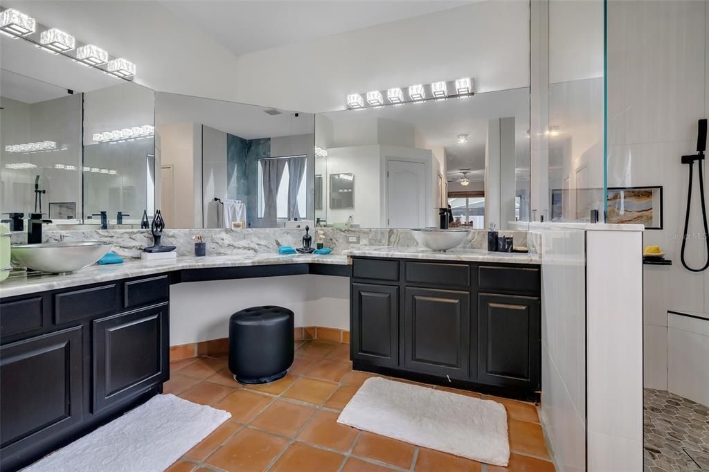 合同活跃: $3,500 (4 贝兹, 3 浴室, 2598 平方英尺)