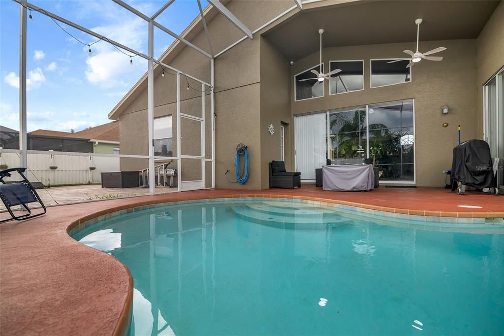 合同活跃: $3,500 (4 贝兹, 3 浴室, 2598 平方英尺)