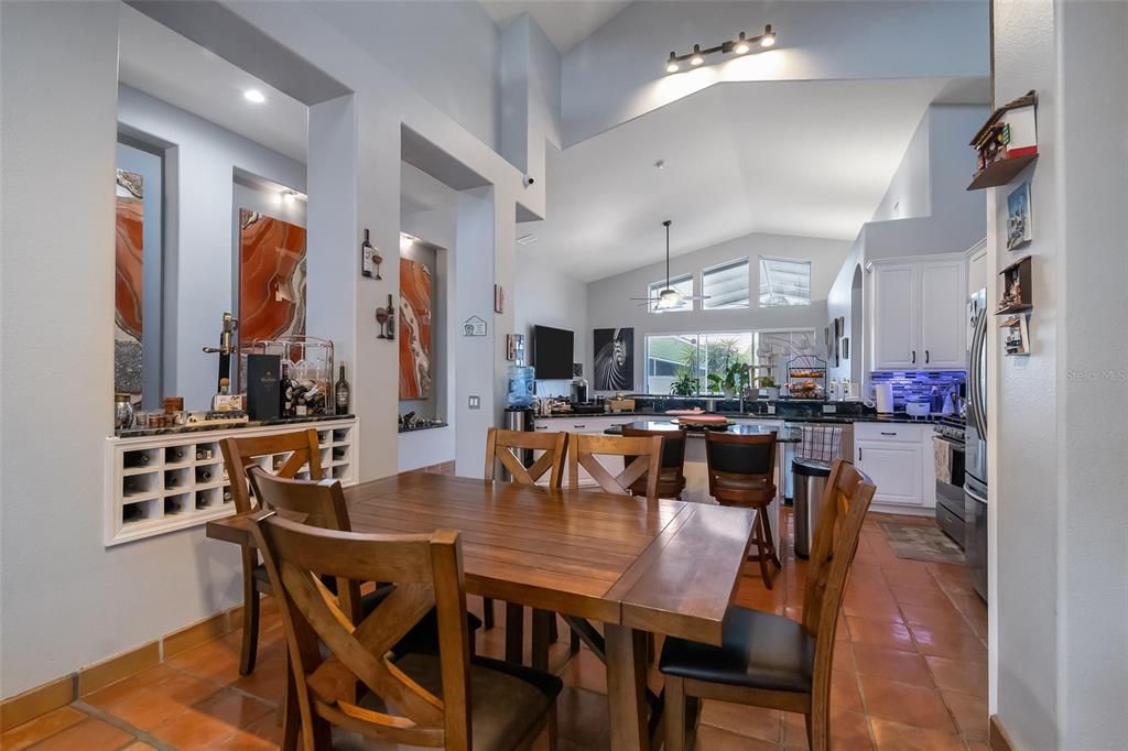 合同活跃: $3,500 (4 贝兹, 3 浴室, 2598 平方英尺)