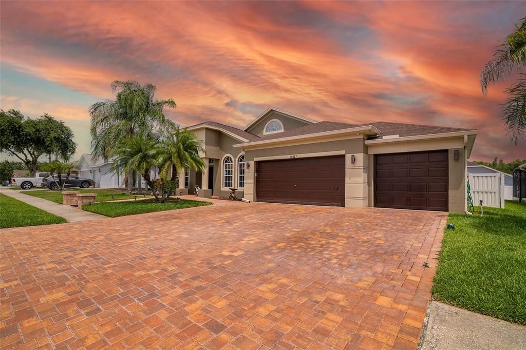 合同活跃: $3,500 (4 贝兹, 3 浴室, 2598 平方英尺)