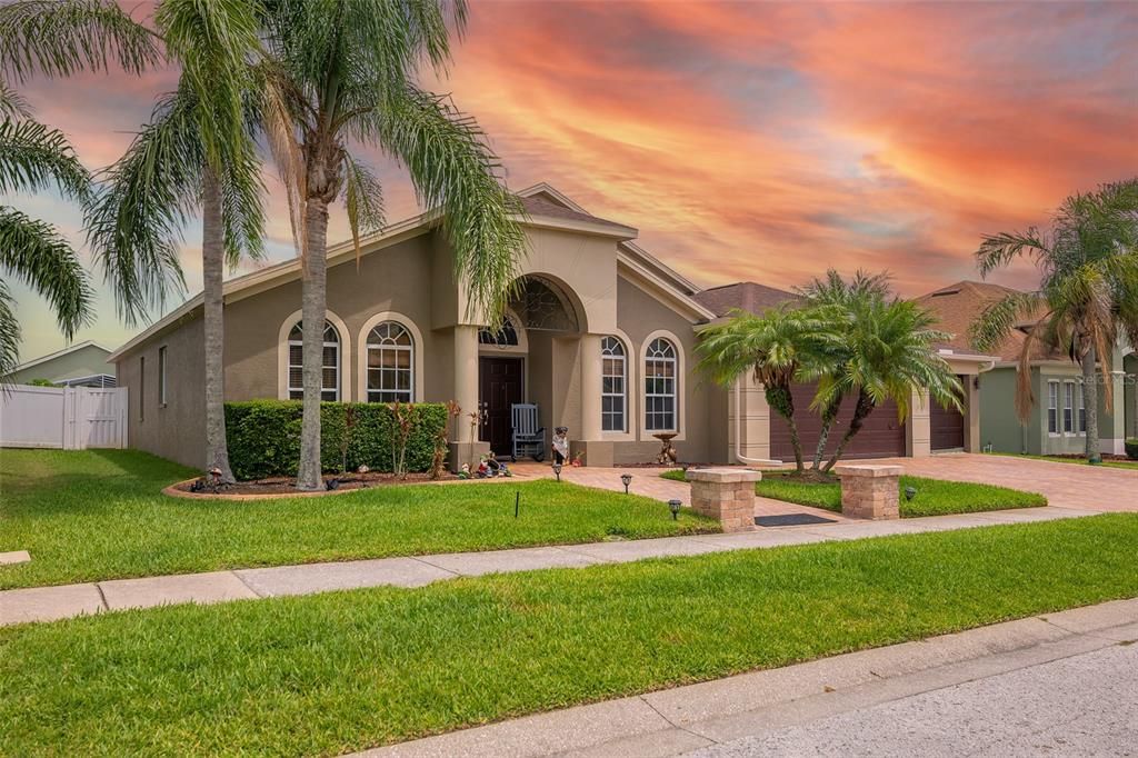 合同活跃: $3,500 (4 贝兹, 3 浴室, 2598 平方英尺)