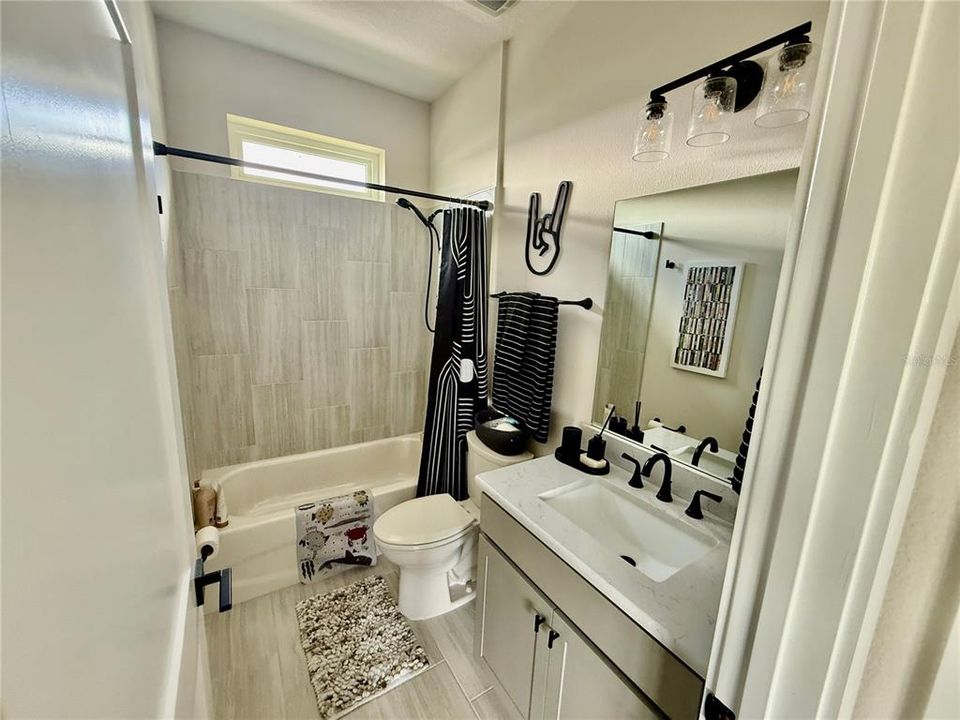 待售: $249,500 (2 贝兹, 2 浴室, 1053 平方英尺)