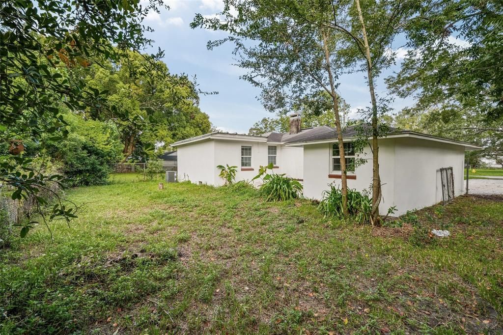 合同活跃: $189,000 (3 贝兹, 1 浴室, 1337 平方英尺)