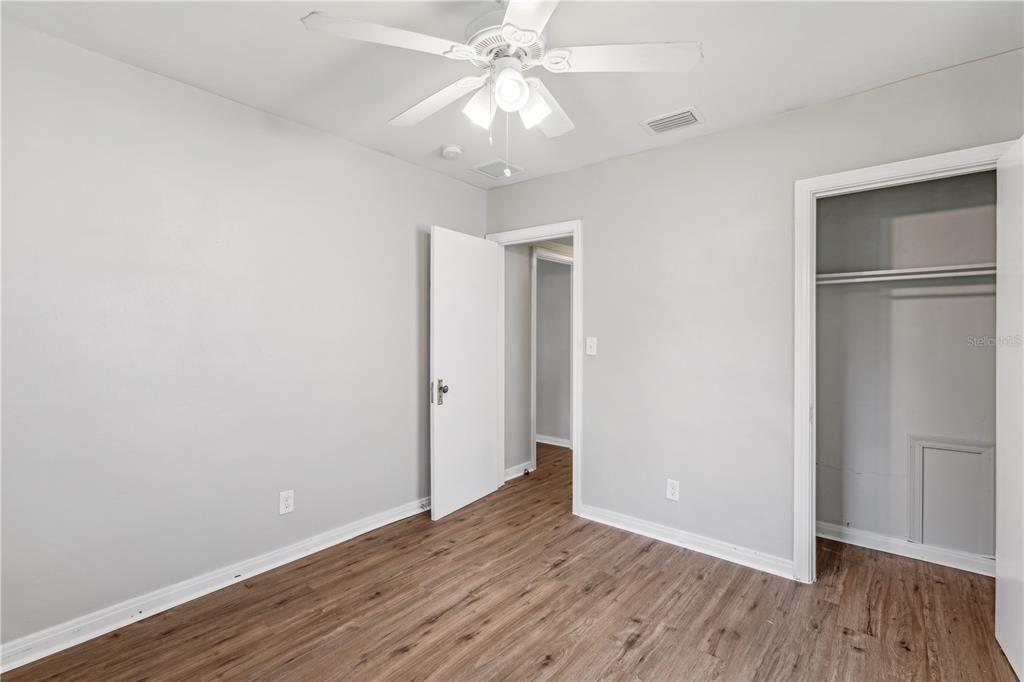 合同活跃: $189,000 (3 贝兹, 1 浴室, 1337 平方英尺)