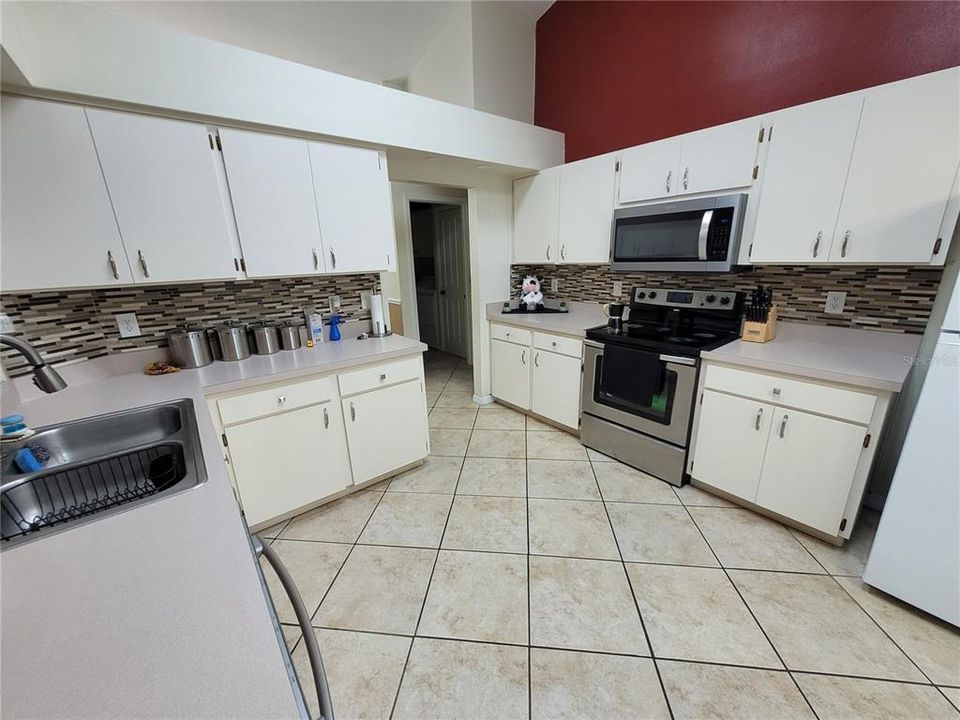 For Sale: $374,999 (4 beds, 2 baths, 1702 Square Feet)