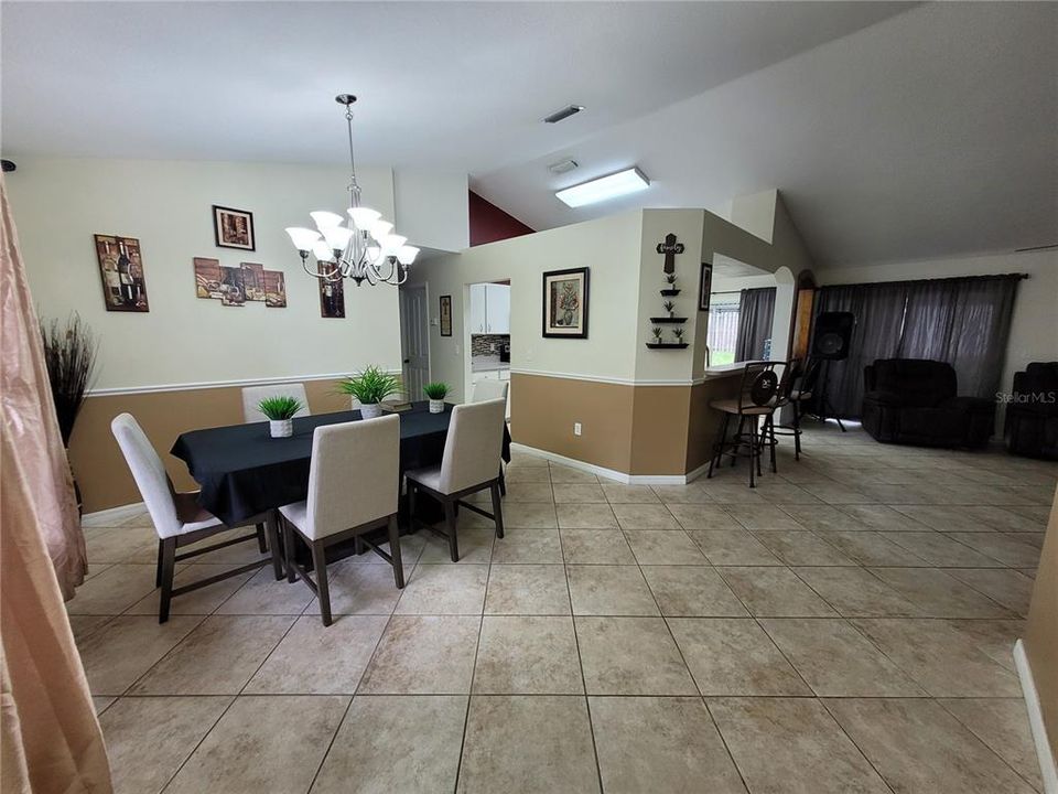 For Sale: $374,999 (4 beds, 2 baths, 1702 Square Feet)