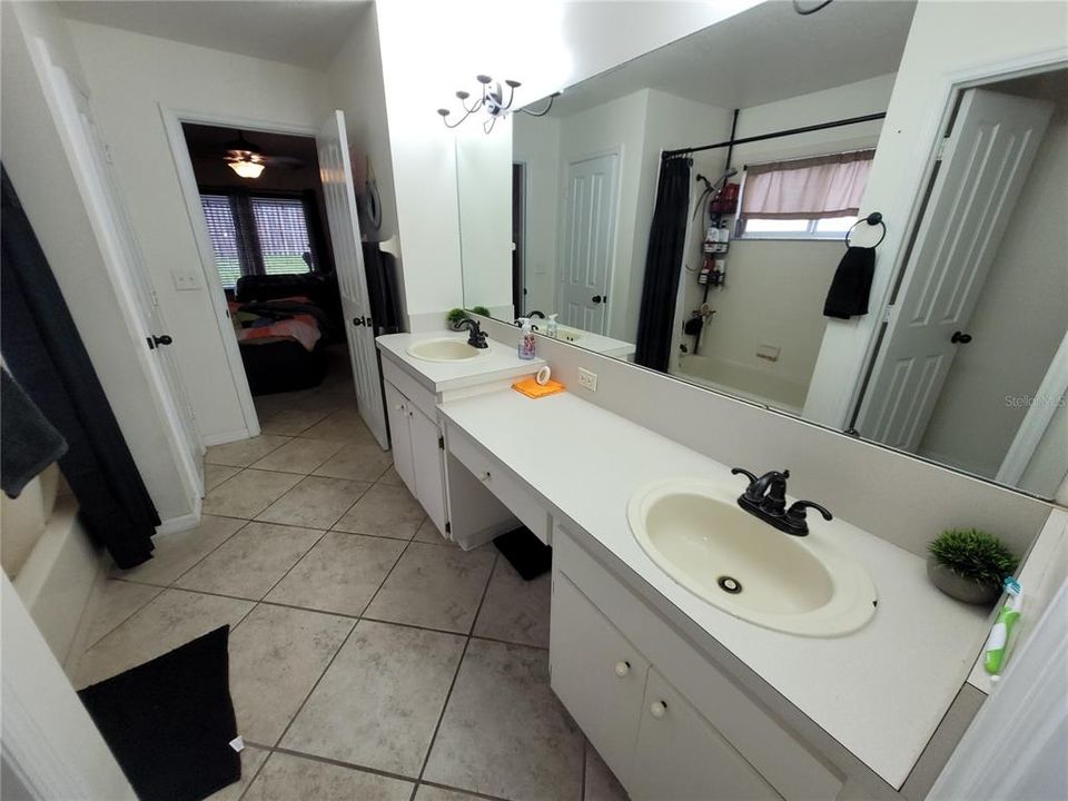 For Sale: $374,999 (4 beds, 2 baths, 1702 Square Feet)