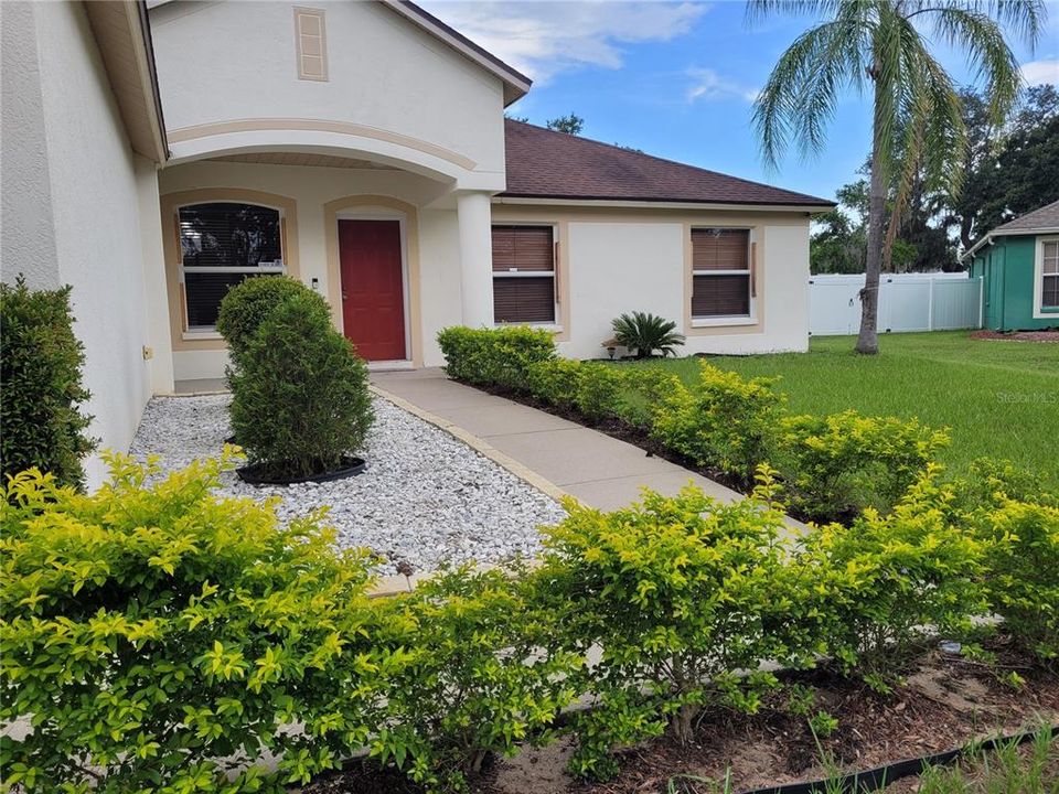 For Sale: $374,999 (4 beds, 2 baths, 1702 Square Feet)