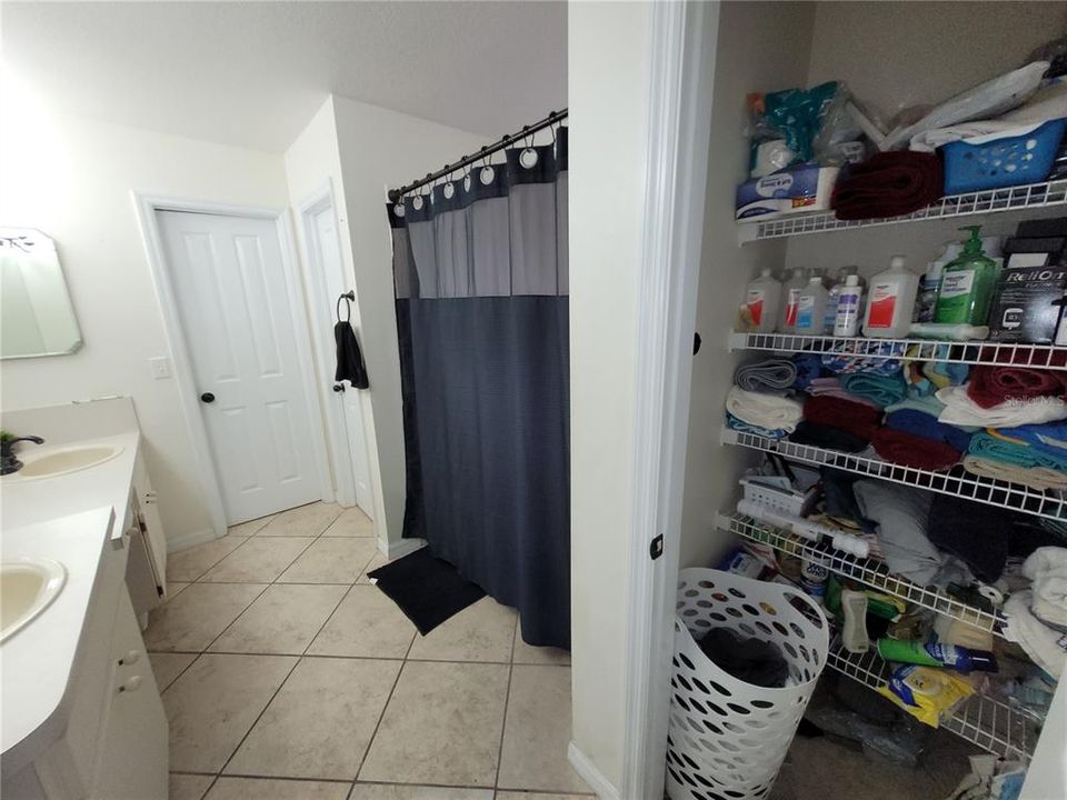 For Sale: $374,999 (4 beds, 2 baths, 1702 Square Feet)