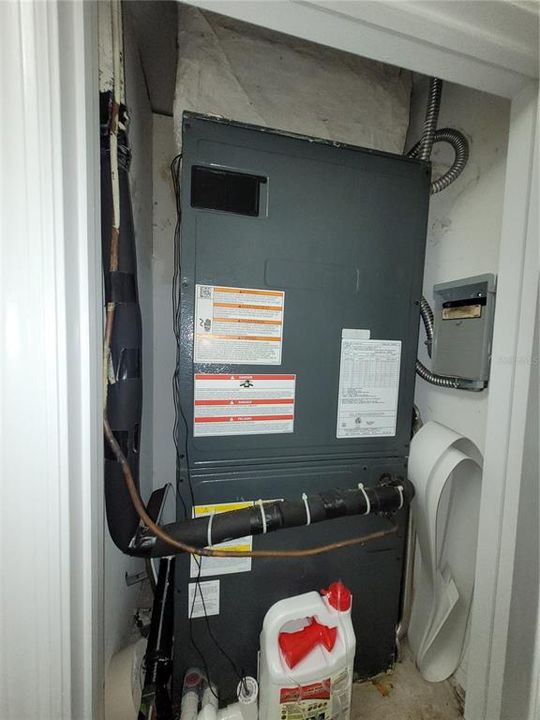 For Sale: $374,999 (4 beds, 2 baths, 1702 Square Feet)