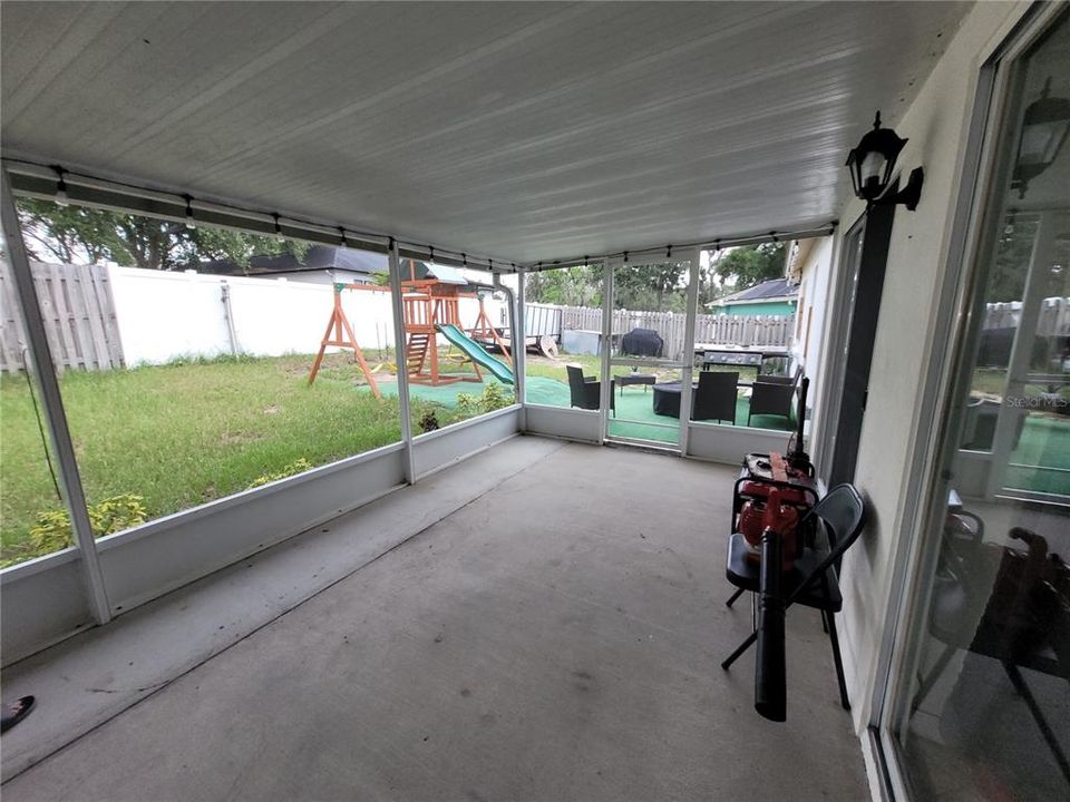 For Sale: $374,999 (4 beds, 2 baths, 1702 Square Feet)