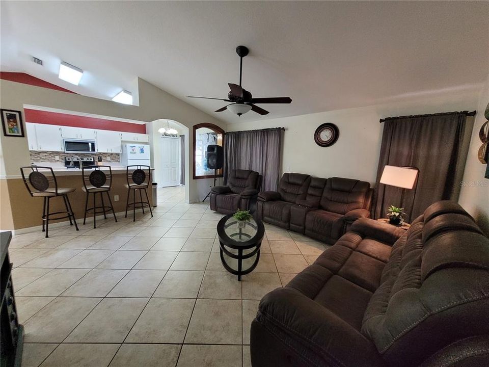 For Sale: $374,999 (4 beds, 2 baths, 1702 Square Feet)