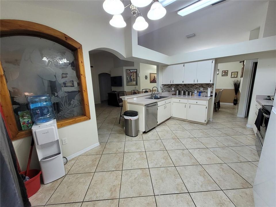 For Sale: $374,999 (4 beds, 2 baths, 1702 Square Feet)