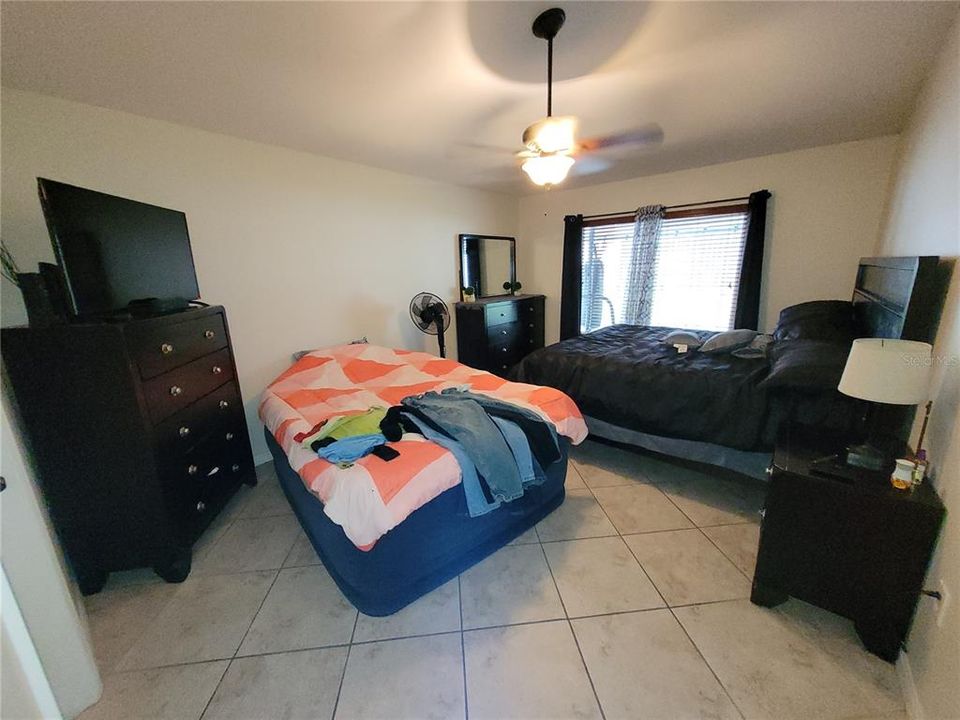 For Sale: $374,999 (4 beds, 2 baths, 1702 Square Feet)