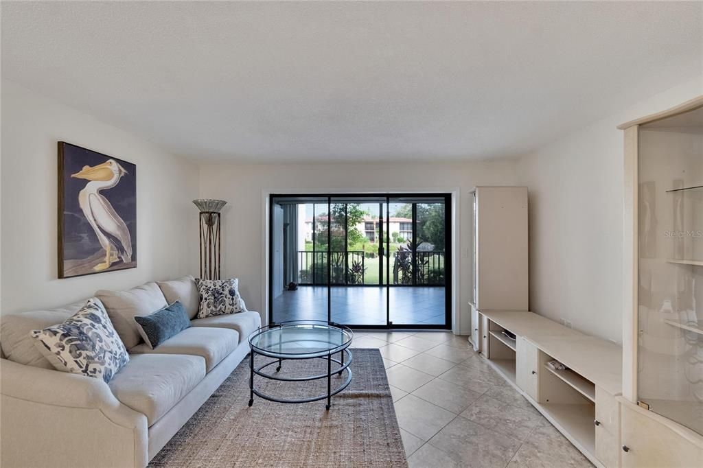 На продажу: $249,900 (2 спален, 2 ванн, 1254 Квадратных фут)