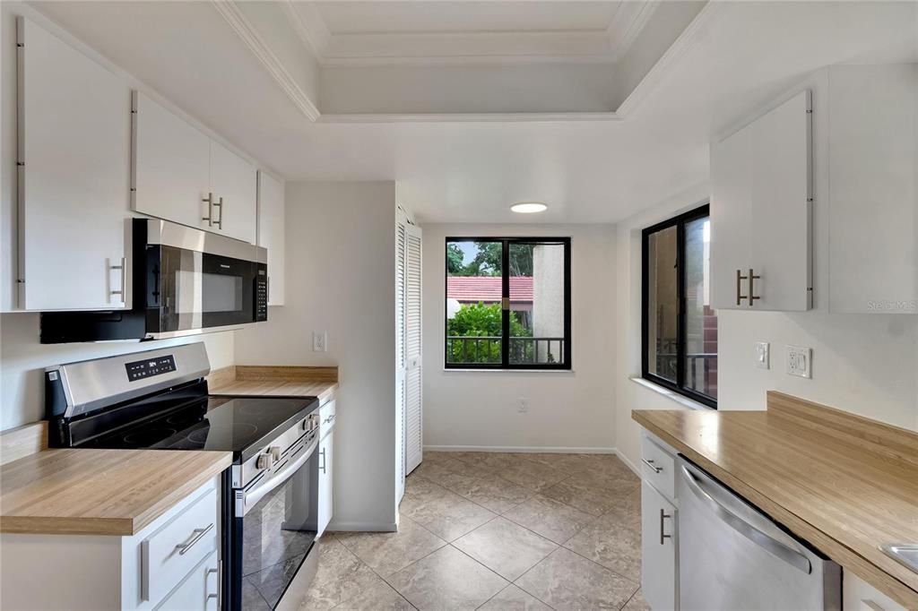 На продажу: $249,900 (2 спален, 2 ванн, 1254 Квадратных фут)