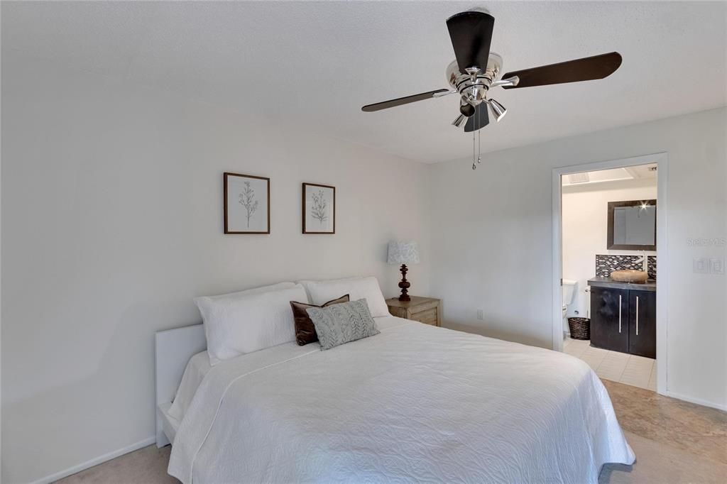 На продажу: $249,900 (2 спален, 2 ванн, 1254 Квадратных фут)