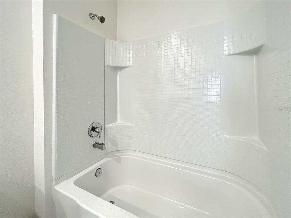 Под контрактом: $2,795 (5 спален, 3 ванн, 2447 Квадратных фут)