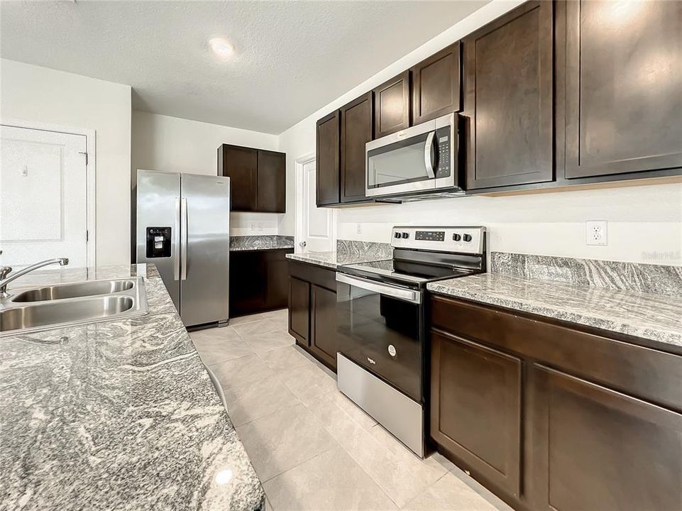 Под контрактом: $2,795 (5 спален, 3 ванн, 2447 Квадратных фут)