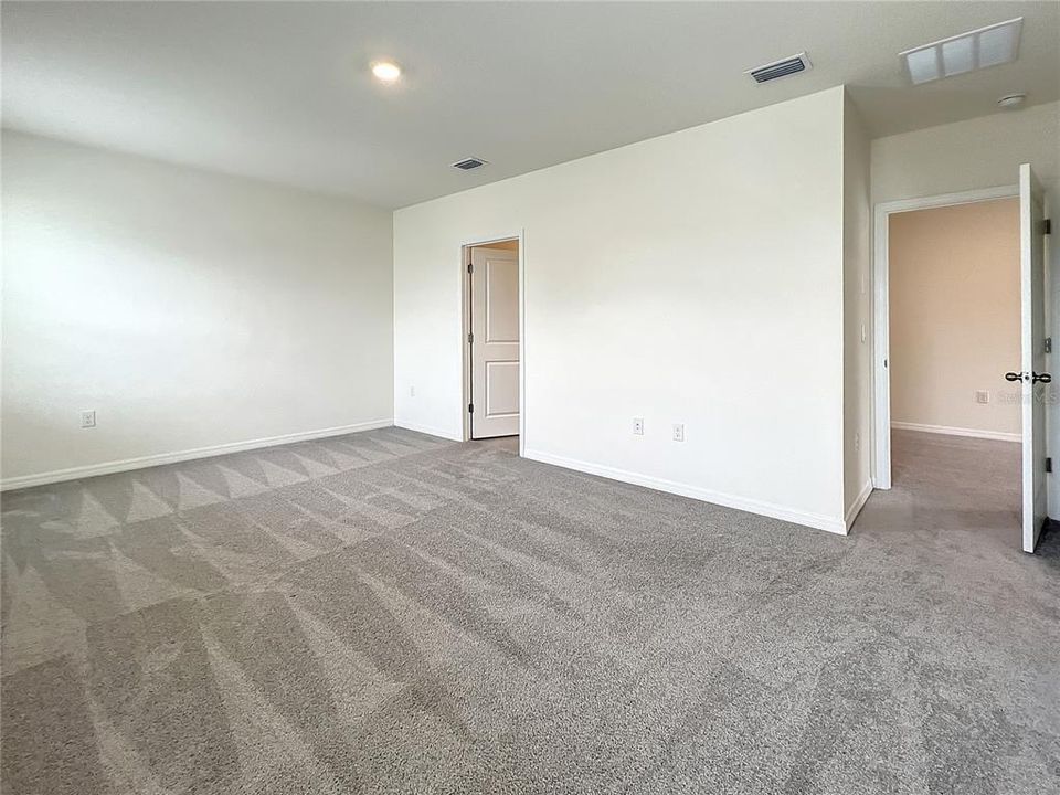 Под контрактом: $2,795 (5 спален, 3 ванн, 2447 Квадратных фут)