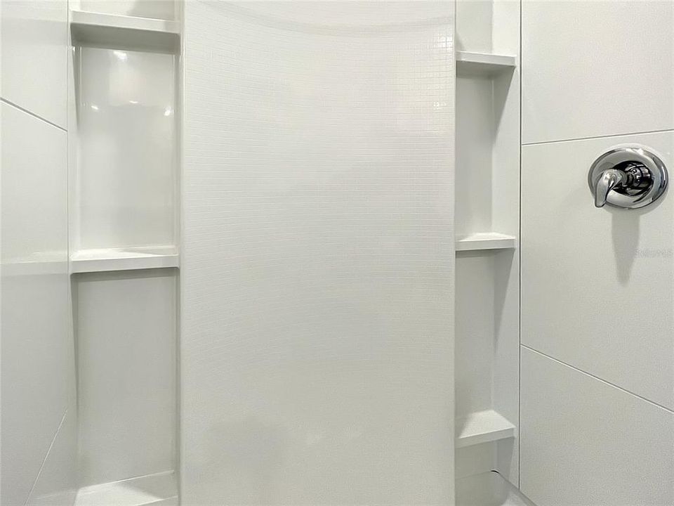 Под контрактом: $2,795 (5 спален, 3 ванн, 2447 Квадратных фут)