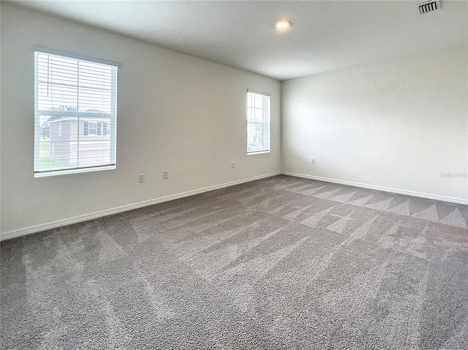 Под контрактом: $2,795 (5 спален, 3 ванн, 2447 Квадратных фут)