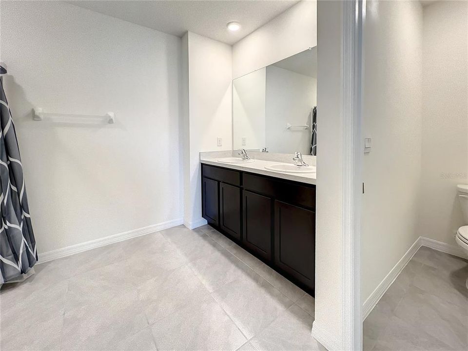 Под контрактом: $2,795 (5 спален, 3 ванн, 2447 Квадратных фут)