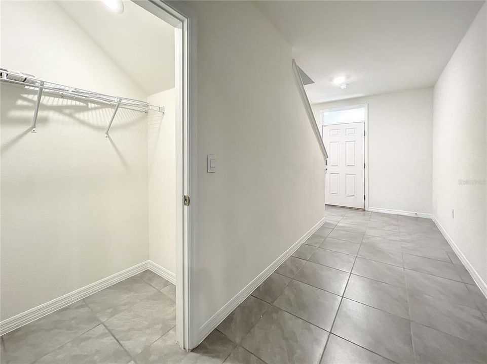 Под контрактом: $2,795 (5 спален, 3 ванн, 2447 Квадратных фут)