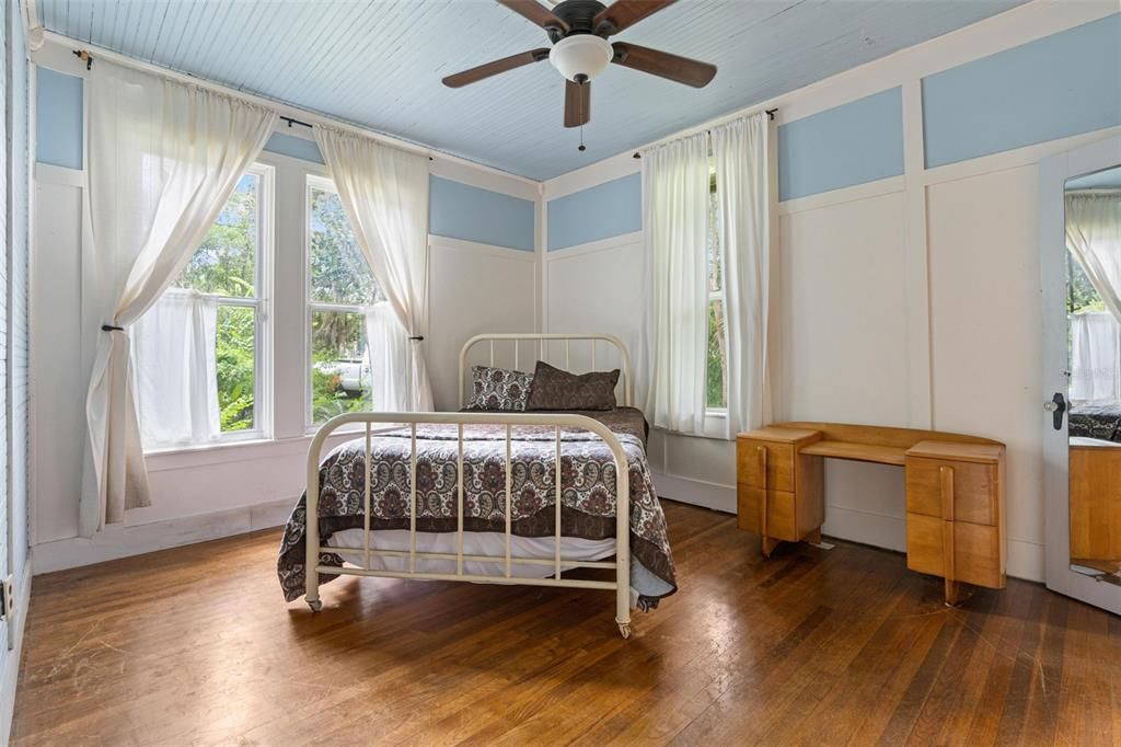 На продажу: $295,000 (2 спален, 2 ванн, 1400 Квадратных фут)