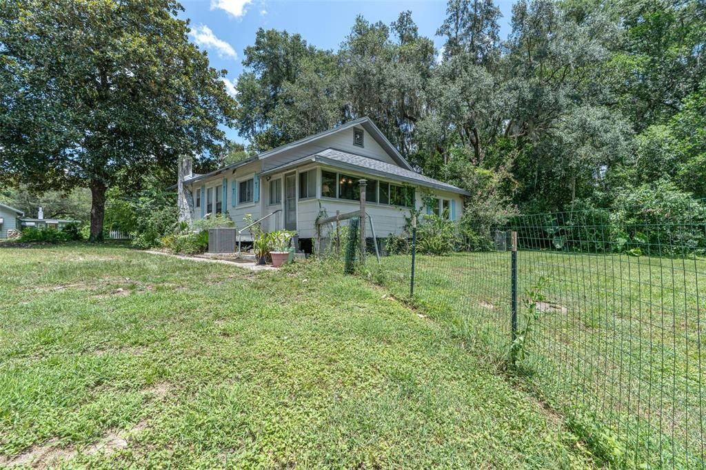 На продажу: $295,000 (2 спален, 2 ванн, 1400 Квадратных фут)