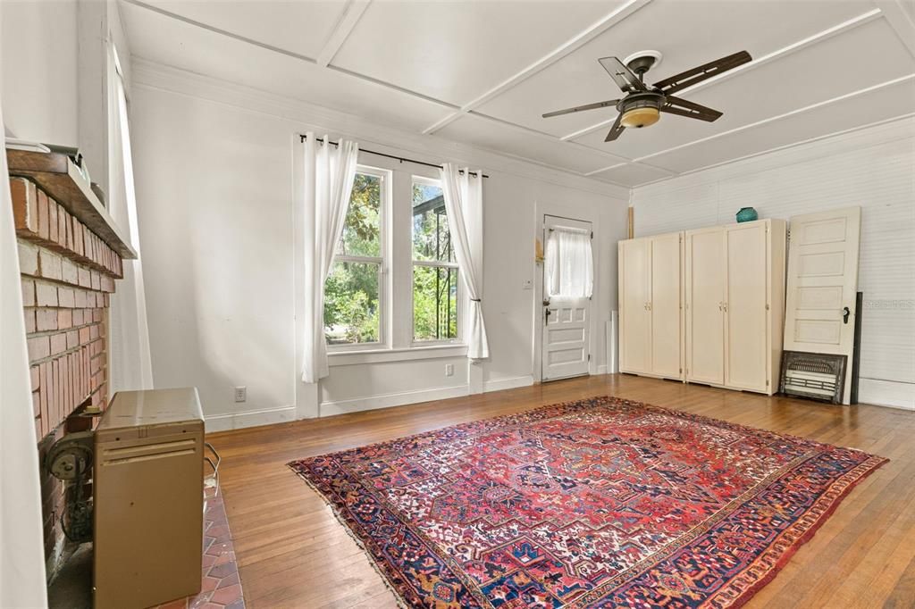 На продажу: $295,000 (2 спален, 2 ванн, 1400 Квадратных фут)