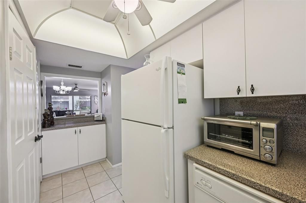 На продажу: $225,000 (2 спален, 2 ванн, 966 Квадратных фут)