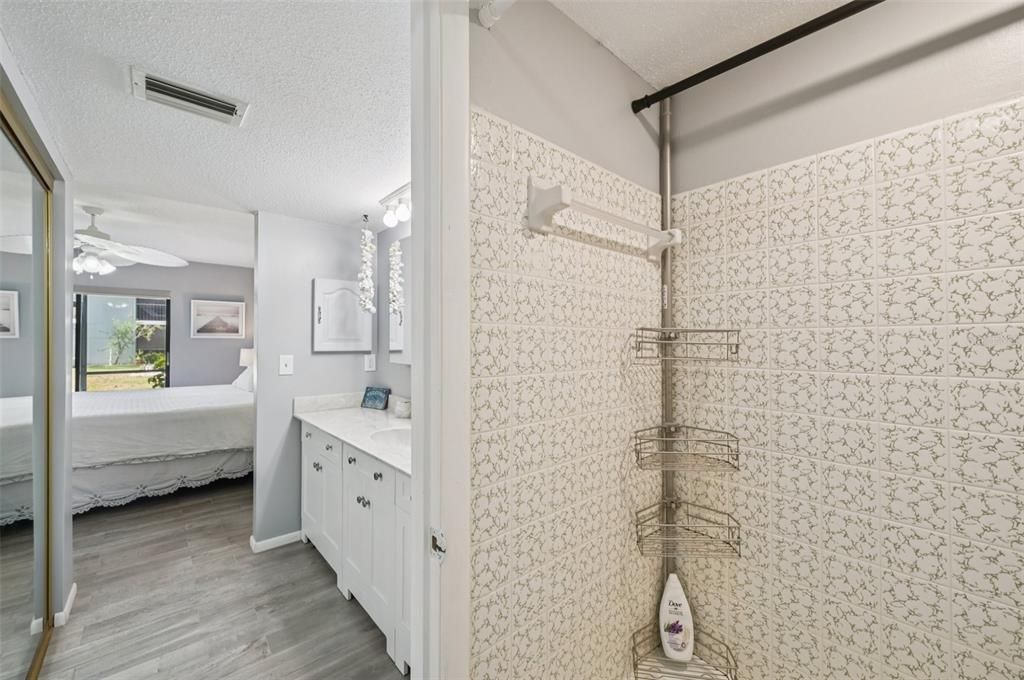 На продажу: $225,000 (2 спален, 2 ванн, 966 Квадратных фут)