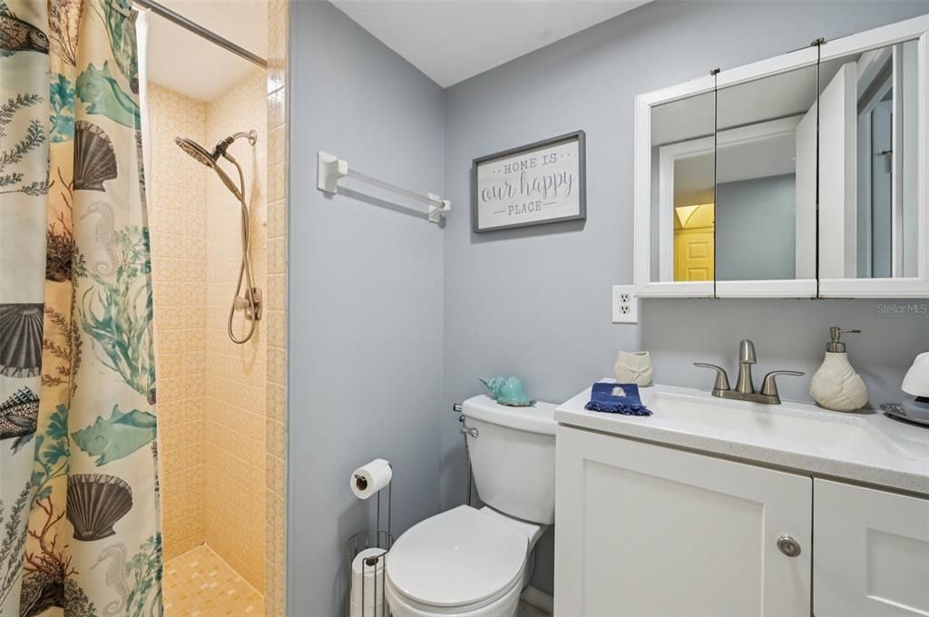 На продажу: $225,000 (2 спален, 2 ванн, 966 Квадратных фут)