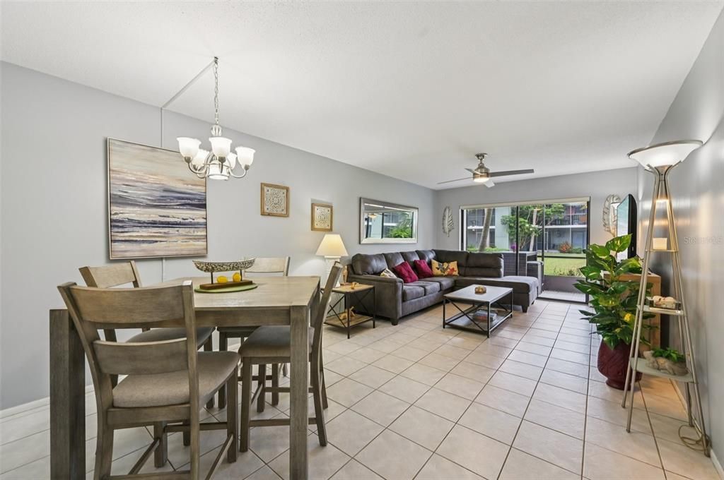 На продажу: $225,000 (2 спален, 2 ванн, 966 Квадратных фут)