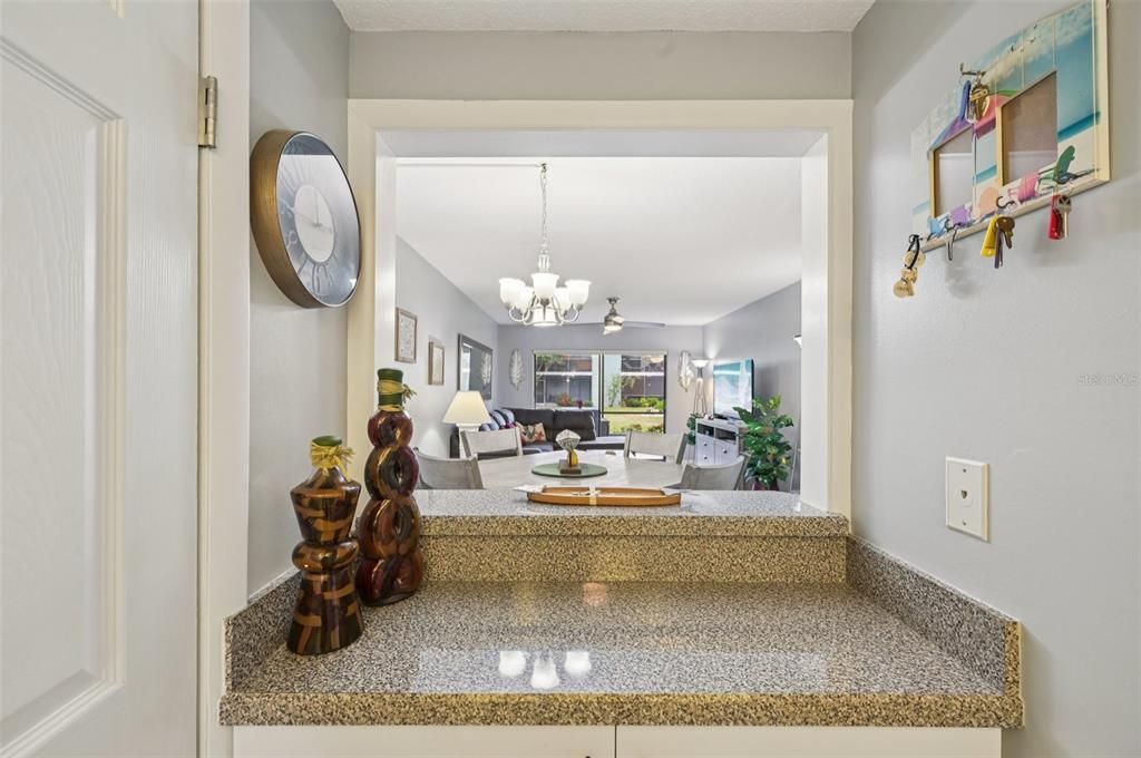 На продажу: $225,000 (2 спален, 2 ванн, 966 Квадратных фут)