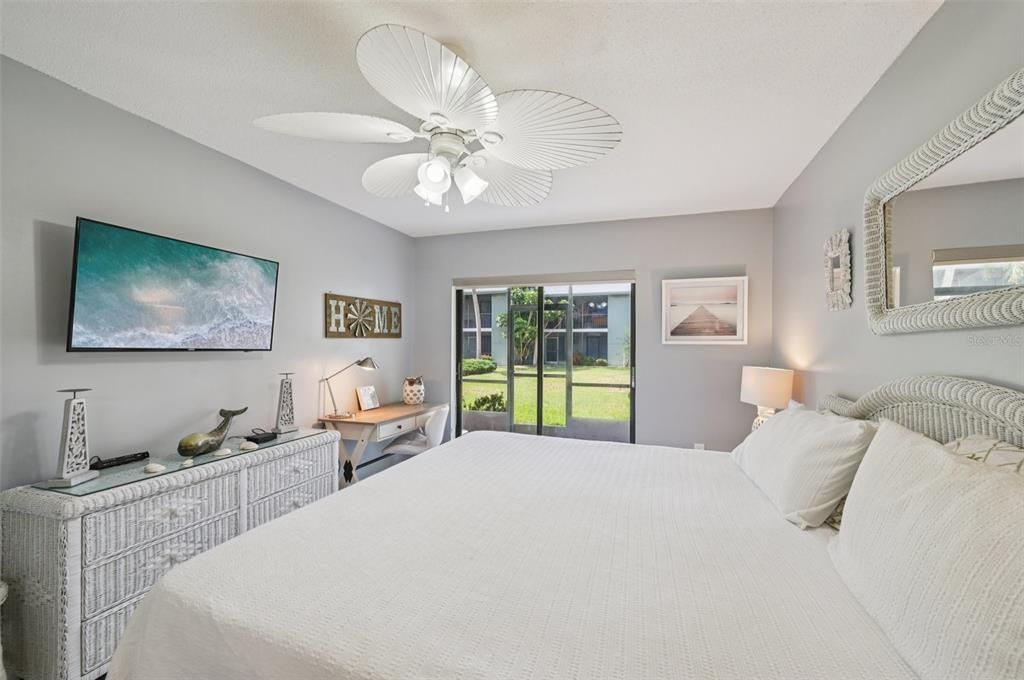 На продажу: $225,000 (2 спален, 2 ванн, 966 Квадратных фут)